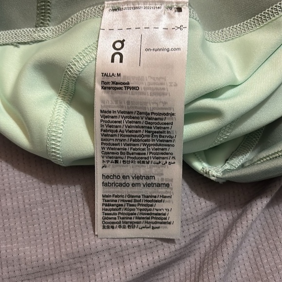 On Cloud women’s Performance Tights 7/8 - Picture 10 of 12